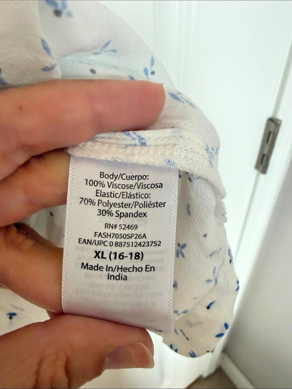 Free Assembly Smocked Top with Peplum Hem Floral Camisole White & Blue XL - Picture 4 of 10